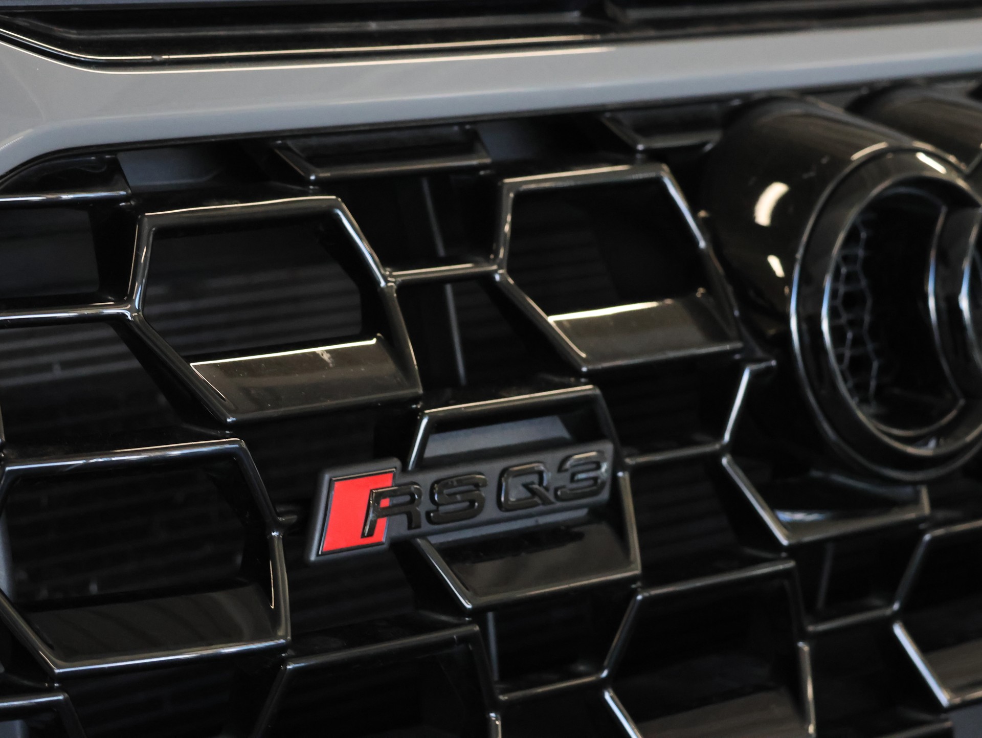 AUDI RS Q3 Sportback quattro S tronic *NARDO-GRAU LACKIERUNG*-image-11