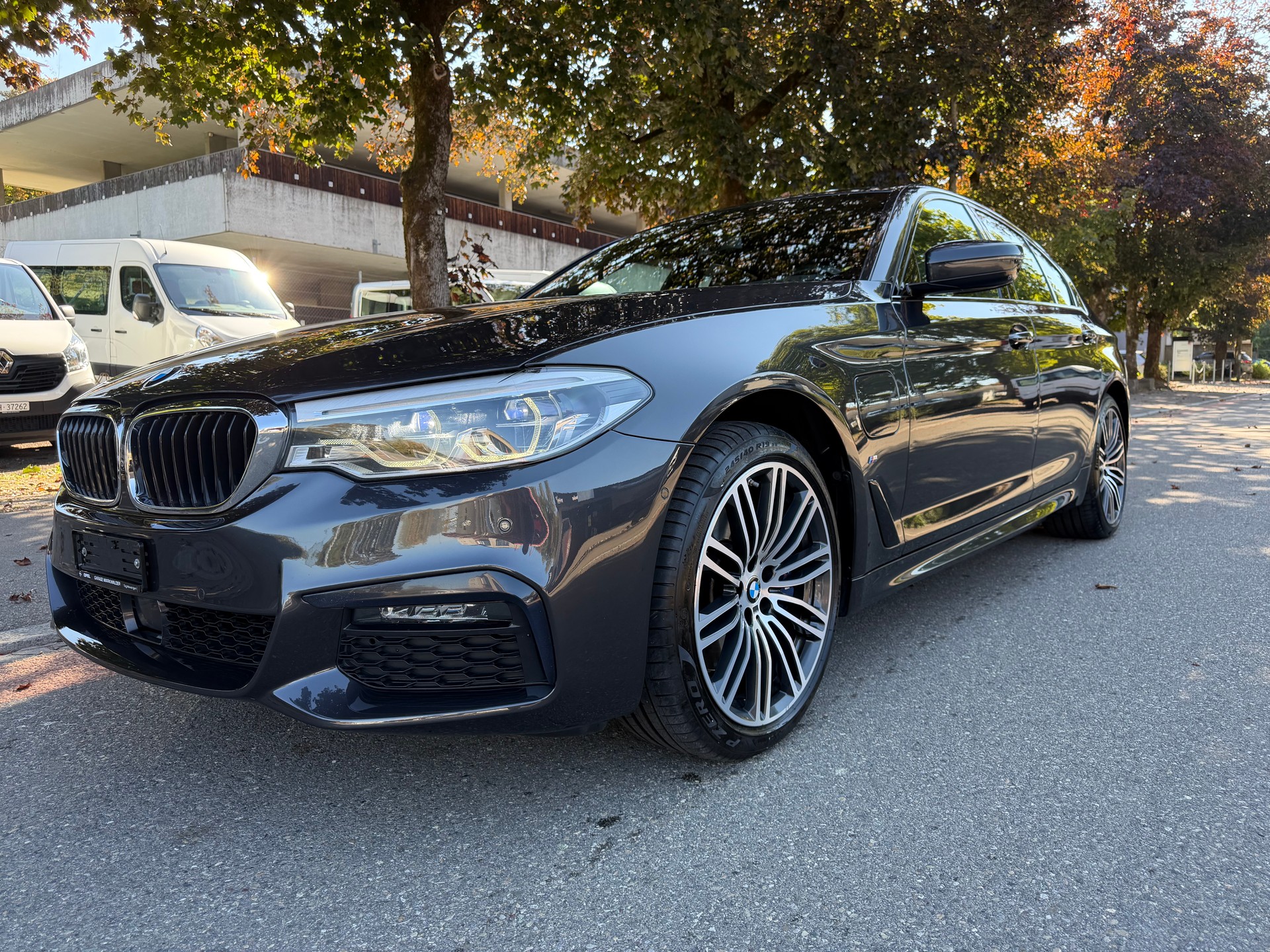 BMW 530e xDrive Pure M Sport Edition Steptronic-showroom-element-1