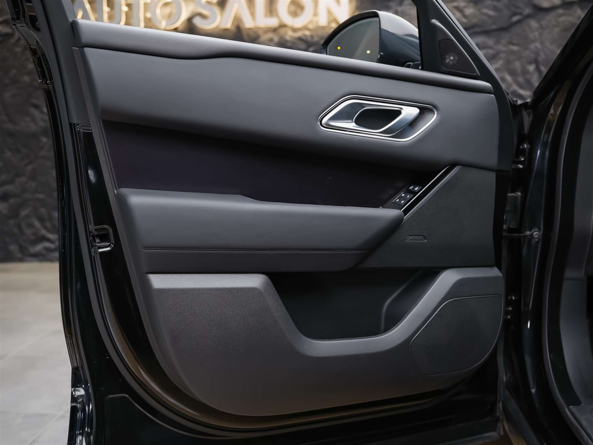 LAND ROVER Range Rover Velar Dynamic SE D 300 I6 MHEV Automatic *Facelift*Panorama*Werksgarantie*-image-25
