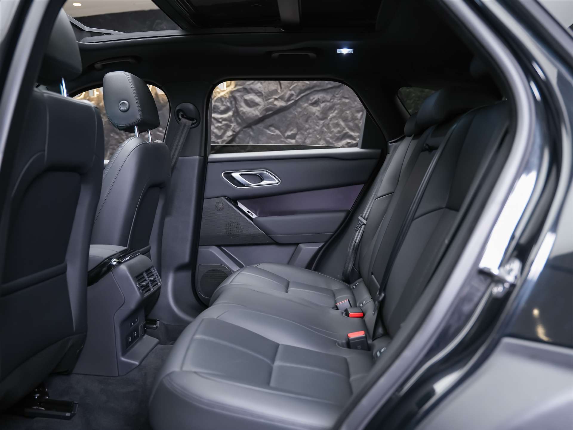 LAND ROVER Range Rover Velar Dynamic SE D 300 I6 MHEV Automatic *Facelift*Panorama*Werksgarantie*-image-14