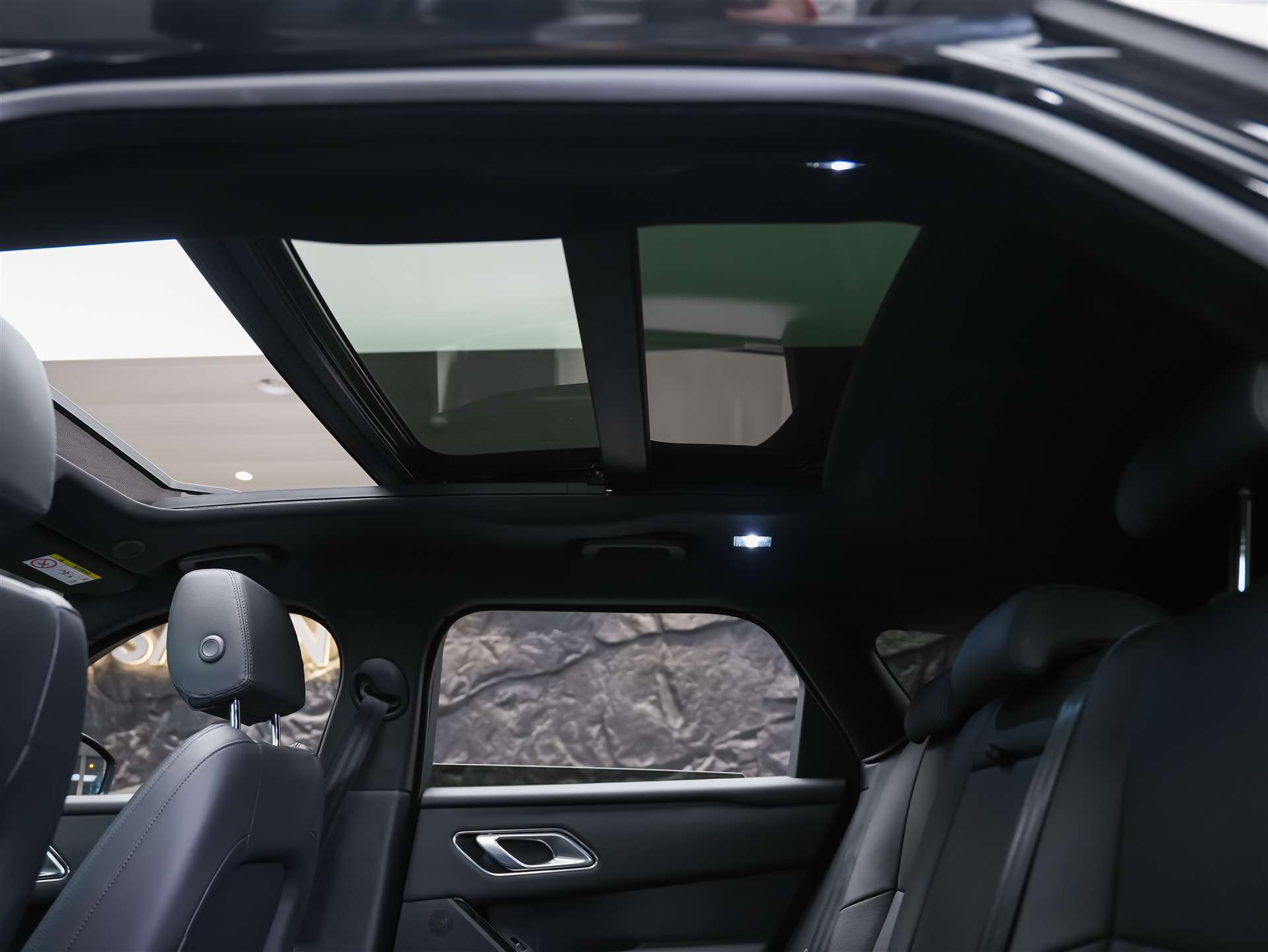 LAND ROVER Range Rover Velar Dynamic SE D 300 I6 MHEV Automatic *Facelift*Panorama*Werksgarantie*-image-13