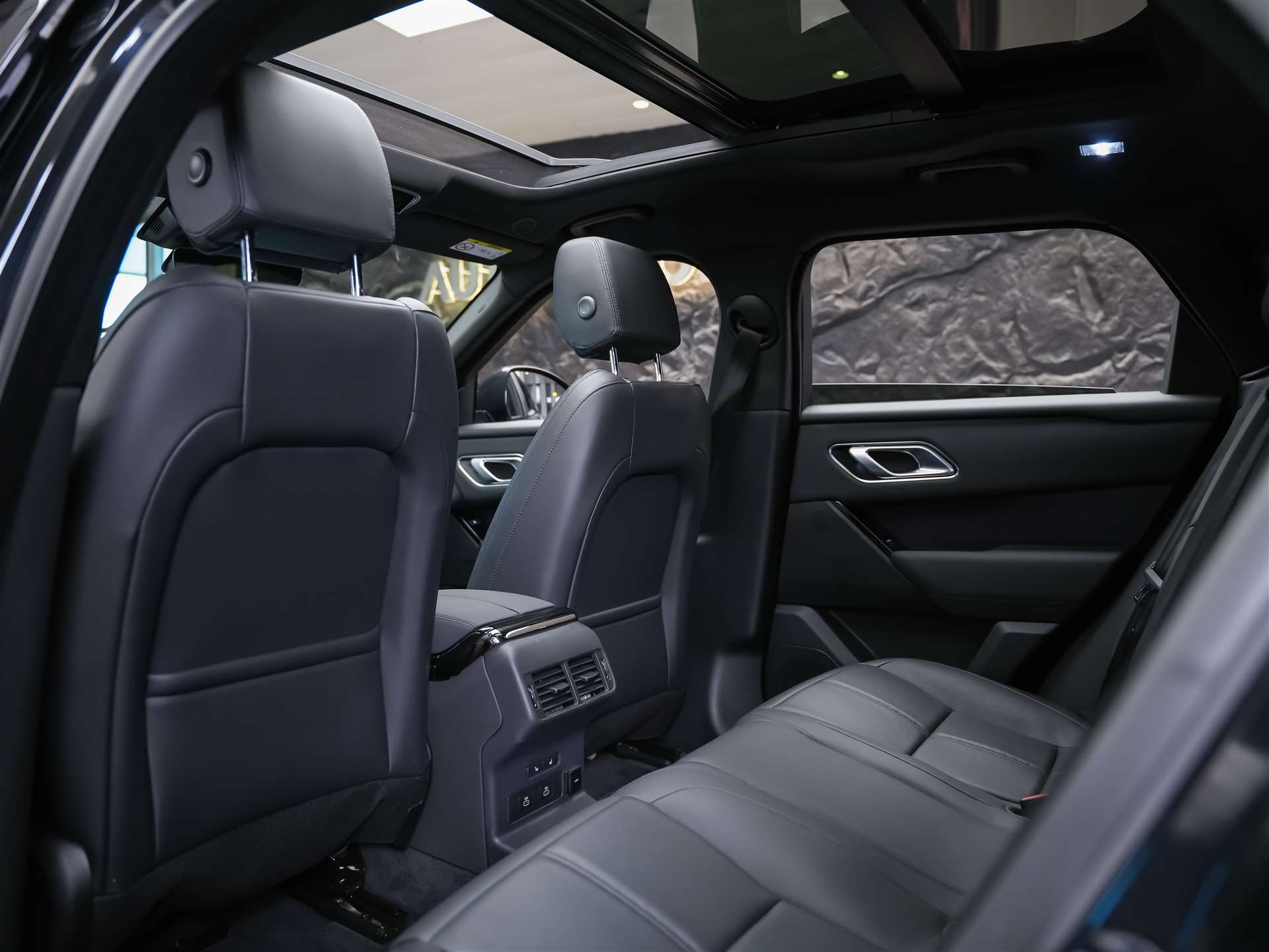 LAND ROVER Range Rover Velar Dynamic SE D 300 I6 MHEV Automatic *Facelift*Panorama*Werksgarantie*-image-12