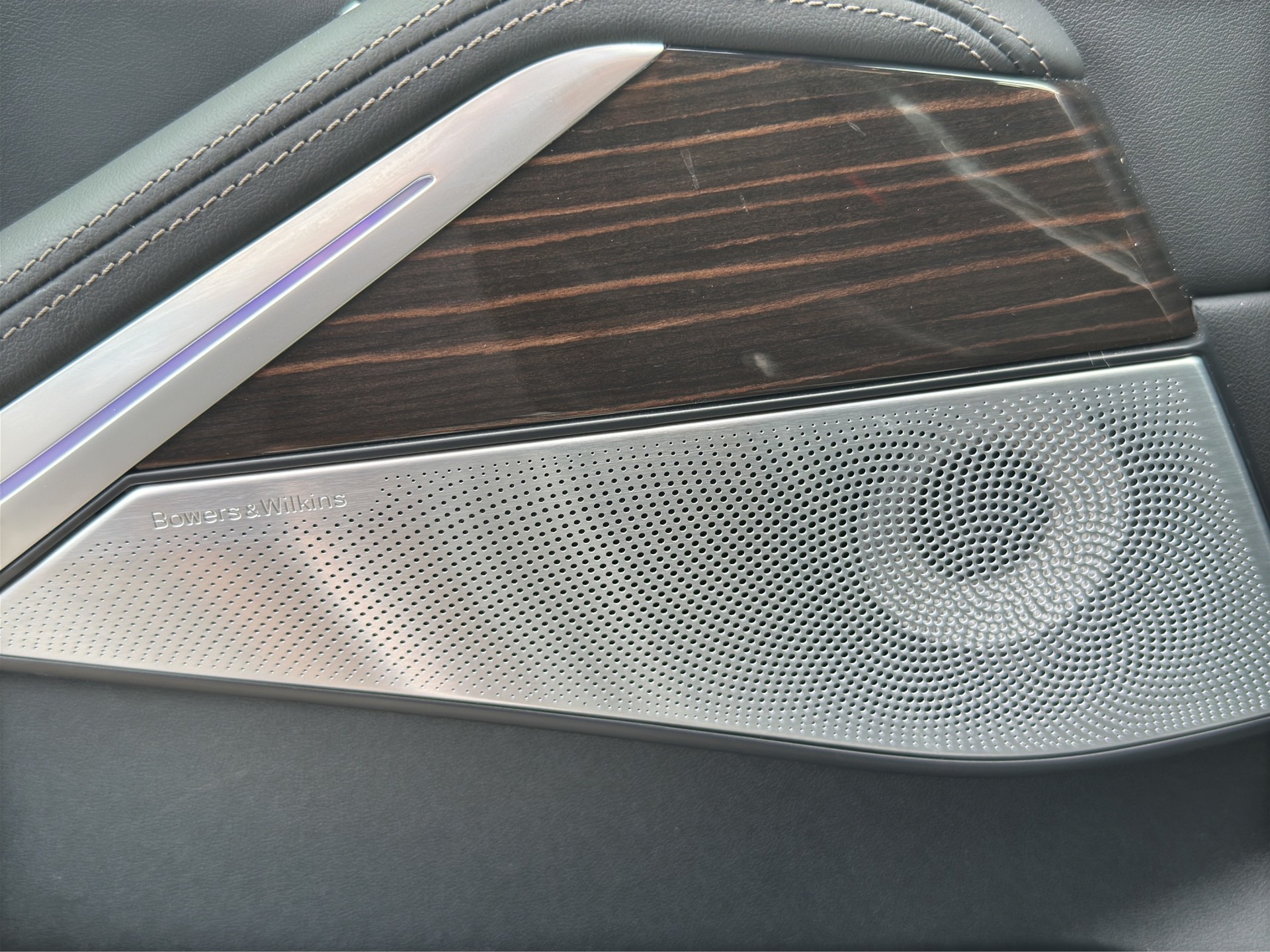 BMW X7 xDrive 48V 40i (CH) FACELIFT-image-25
