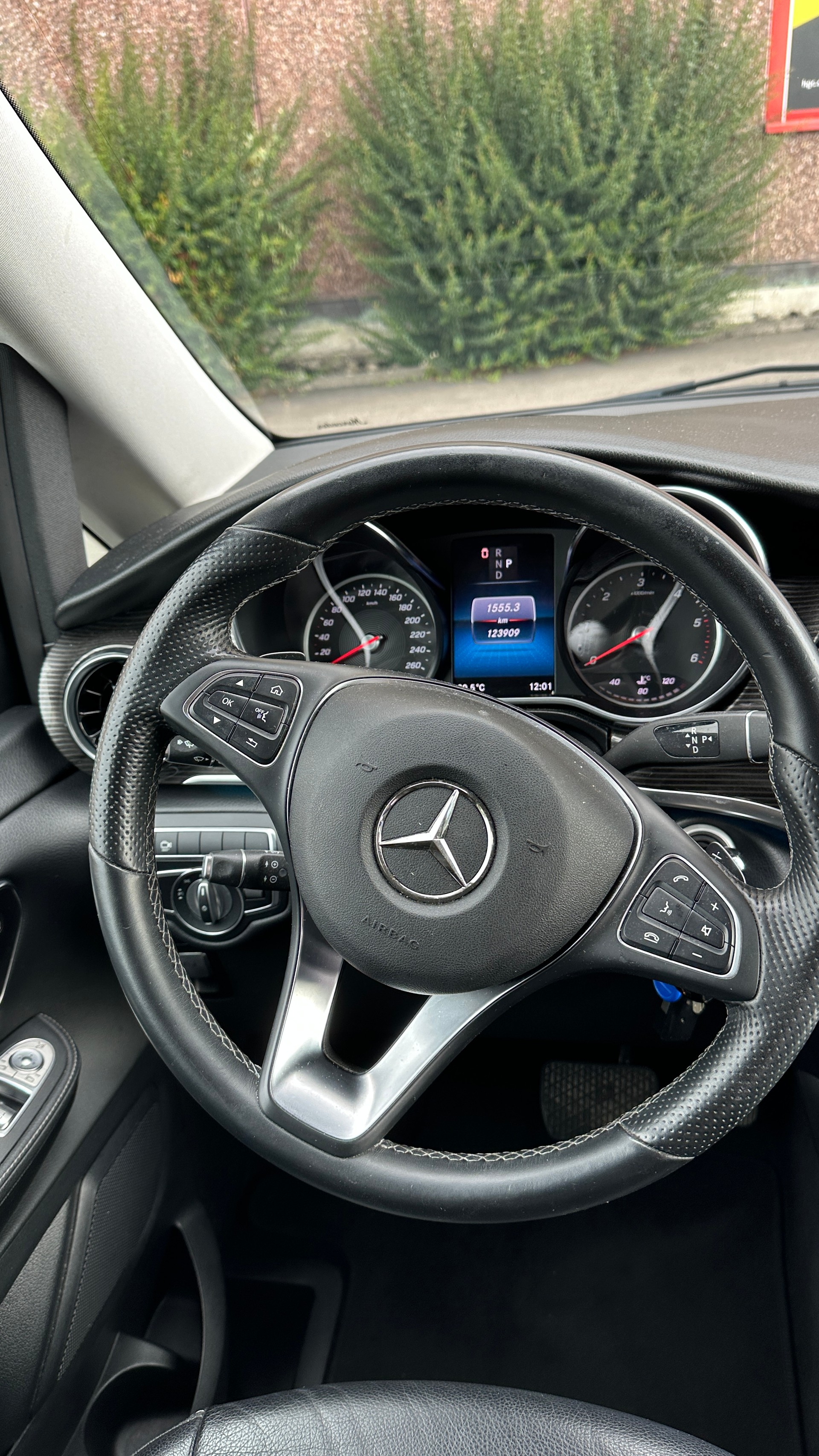 MERCEDES-BENZ V250 d 4MATIC Lang – 8 Plätze-image-11