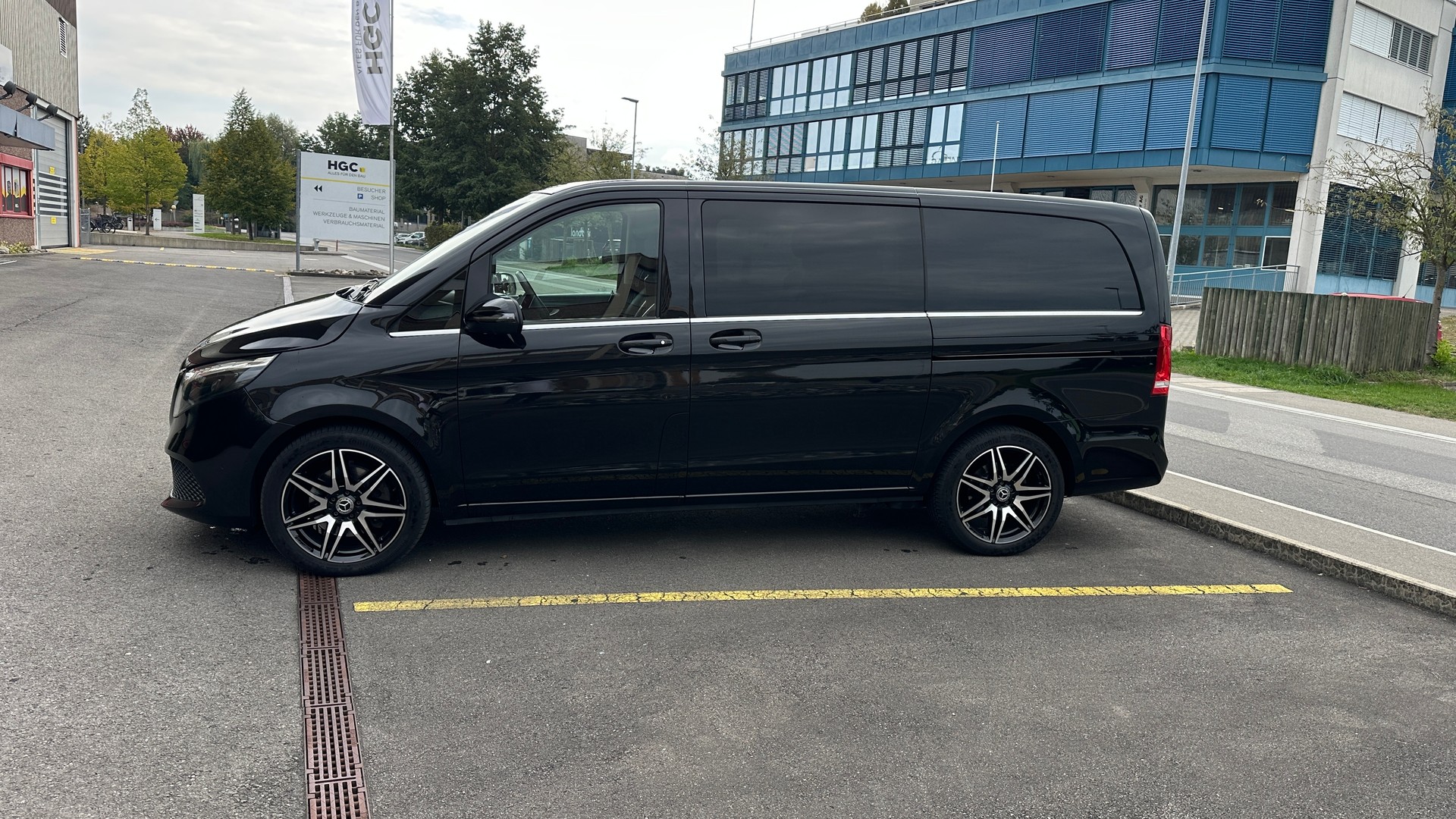 MERCEDES-BENZ V250 d 4MATIC Lang – 8 Plätze-image-1
