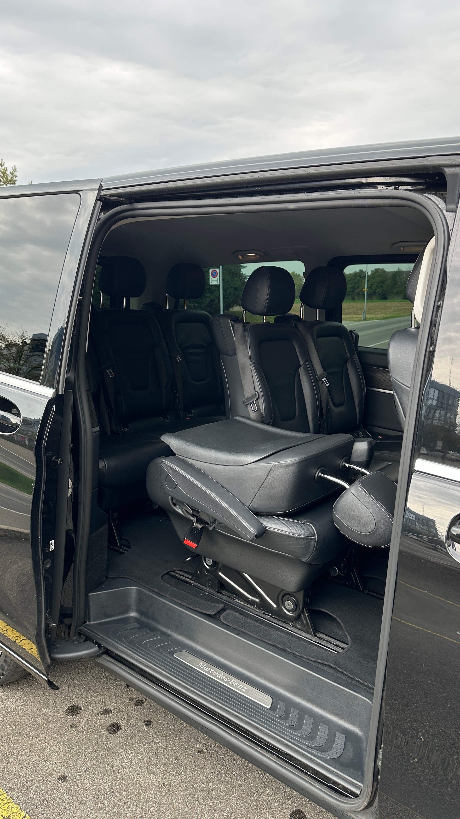MERCEDES-BENZ V250 d 4MATIC Lang – 8 Plätze-image-4