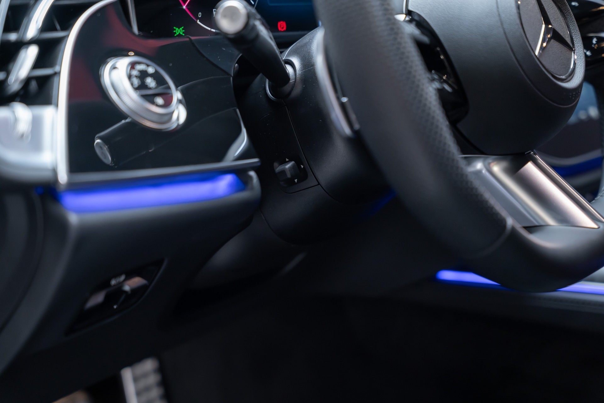 MERCEDES-BENZ E 220 d AMG Line / Hyperscreen / 360°Kamera / el.Sitze-image-13