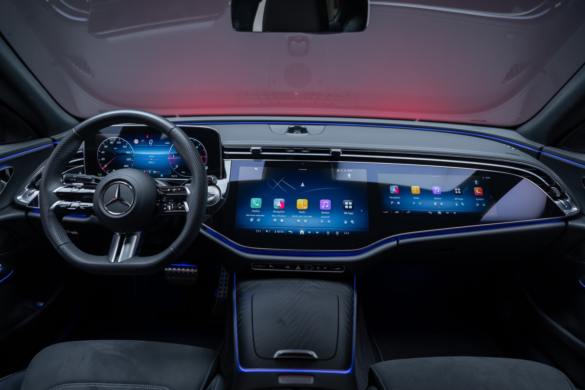 MERCEDES-BENZ E 220 d AMG Line / Hyperscreen / 360°Kamera / el.Sitze-image-23
