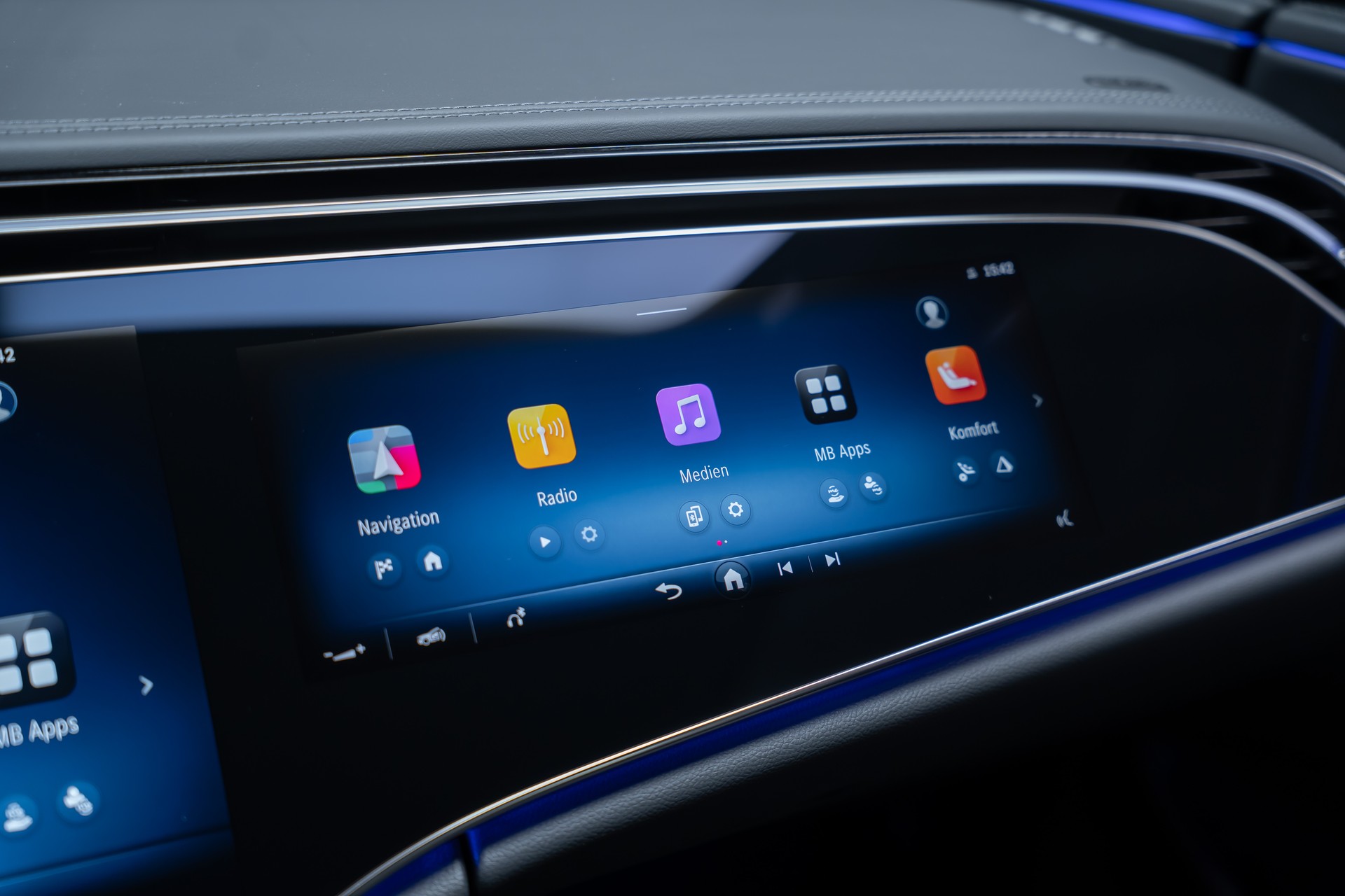MERCEDES-BENZ E 220 d AMG Line / Hyperscreen / 360°Kamera / el.Sitze-image-22