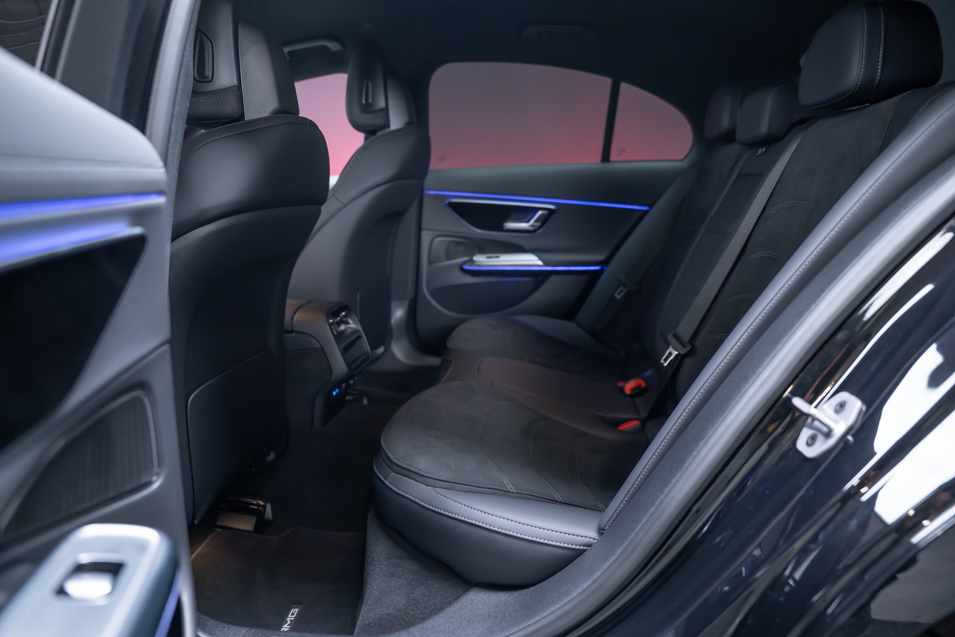 MERCEDES-BENZ E 220 d AMG Line / Hyperscreen / 360°Kamera / el.Sitze-image-16