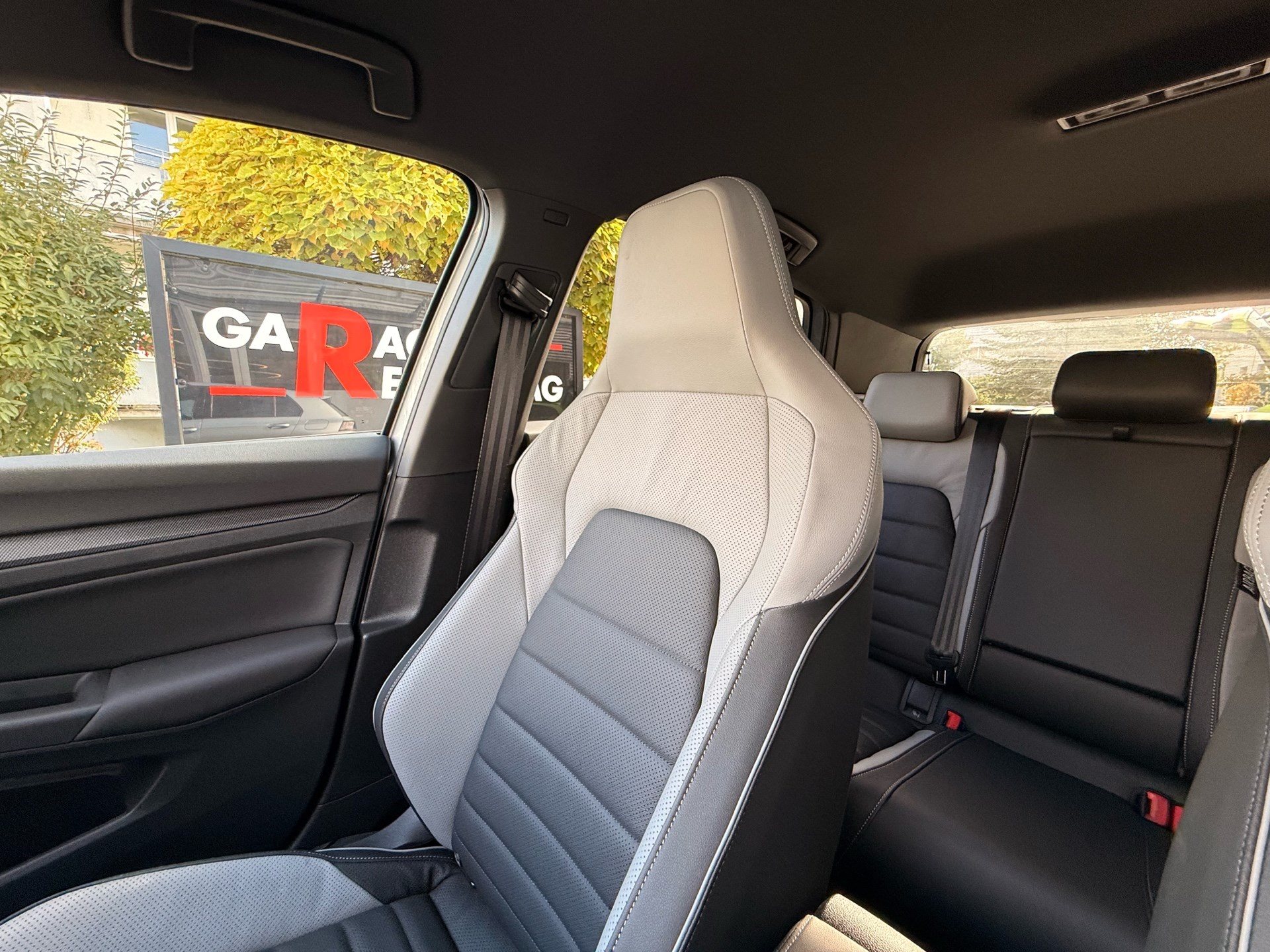 VW Golf GTE 1.5 TSI eHybrid 272 PS *** TOPAUSSTATTUNG MIT 5 JAHRE VW WERKSGARANTIE ***-image-27