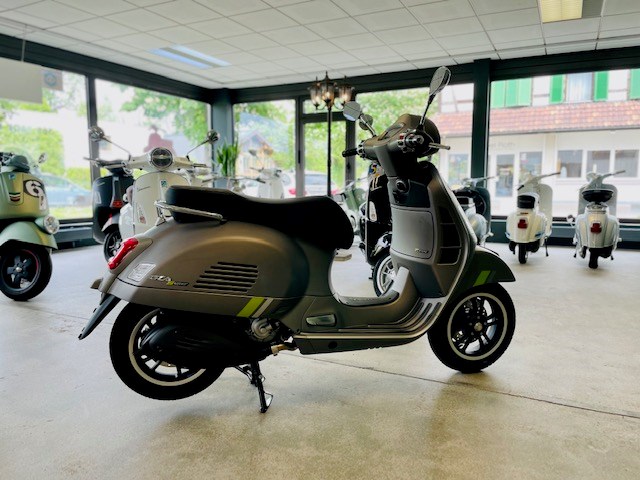 PIAGGIO Vespa GTS 125 Super Tech ABS-image-1