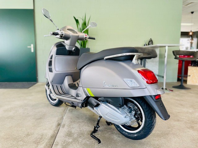 PIAGGIO Vespa GTS 125 Super Tech ABS-image-3