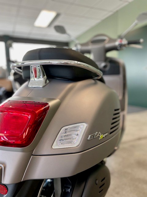 PIAGGIO Vespa GTS 125 Super Tech ABS-image-2