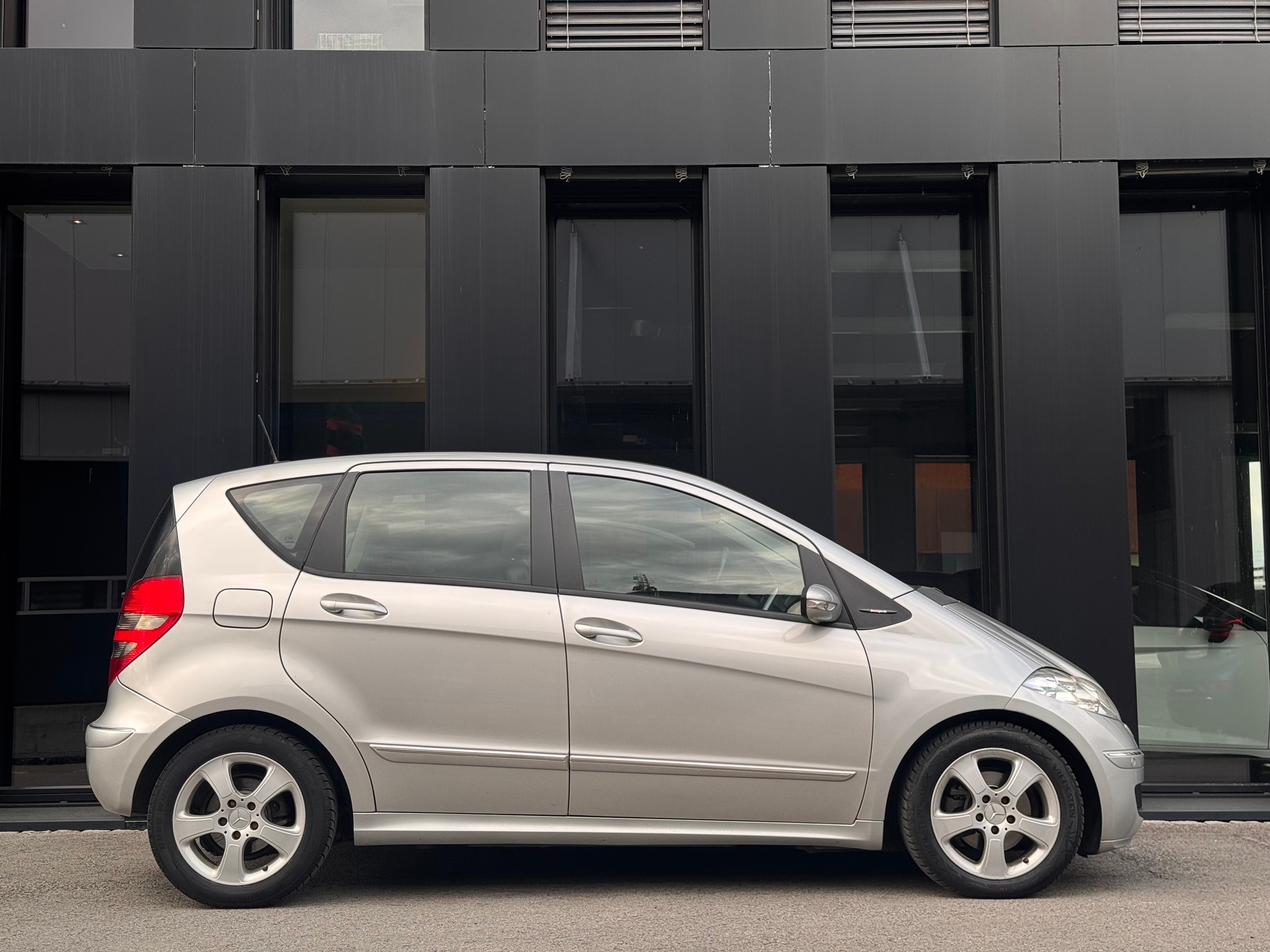 MERCEDES-BENZ A 200 Avantgarde-image-9