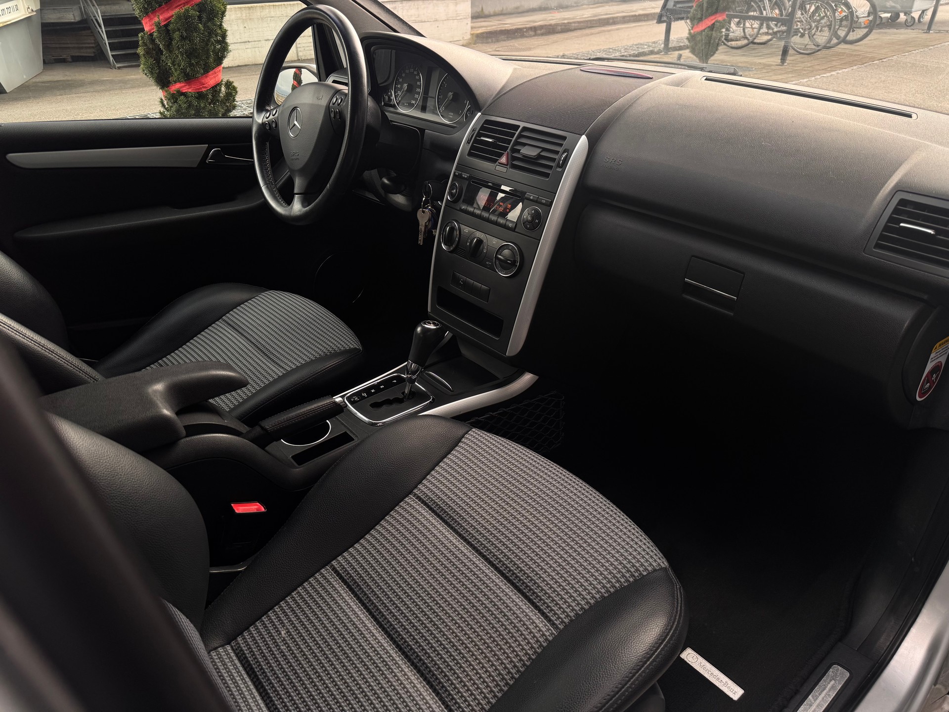 MERCEDES-BENZ A 200 Avantgarde-image-14