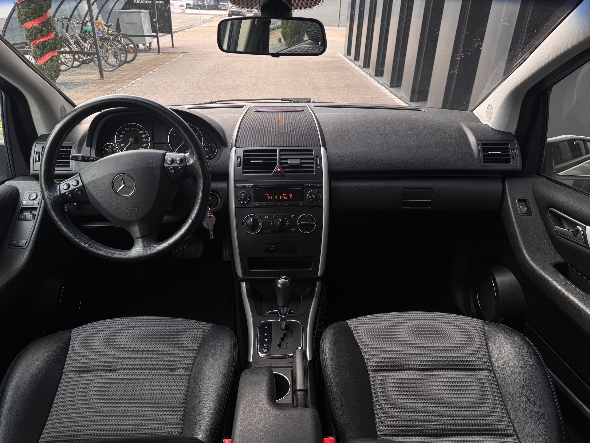 MERCEDES-BENZ A 200 Avantgarde-image-13