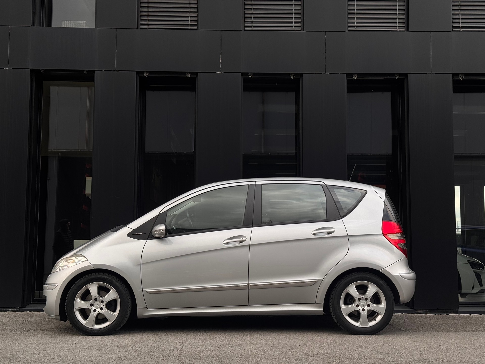 MERCEDES-BENZ A 200 Avantgarde-image-3