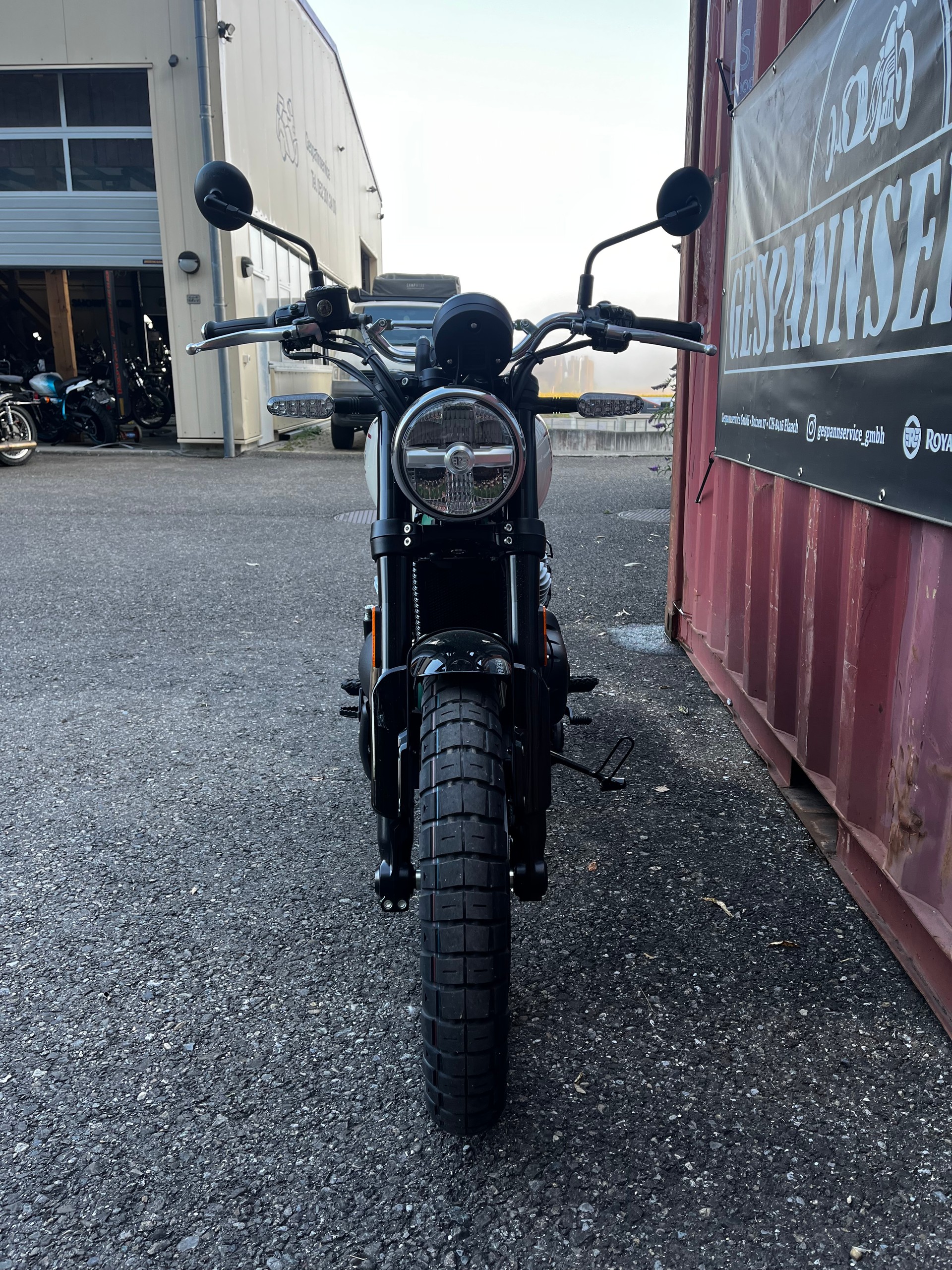 ROYAL ENFIELD Two Four Nine-image-8