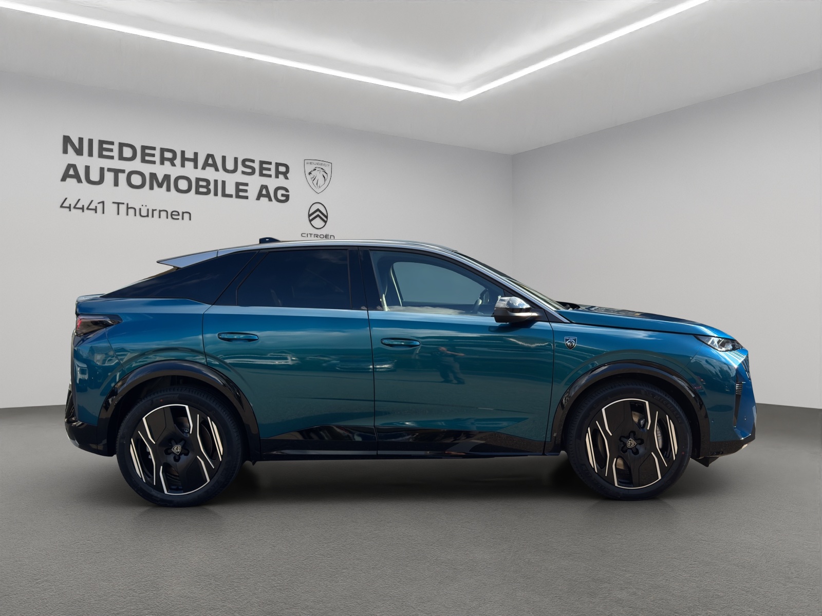 PEUGEOT 3008 e-Launch Edition AWD-showroom-element-1