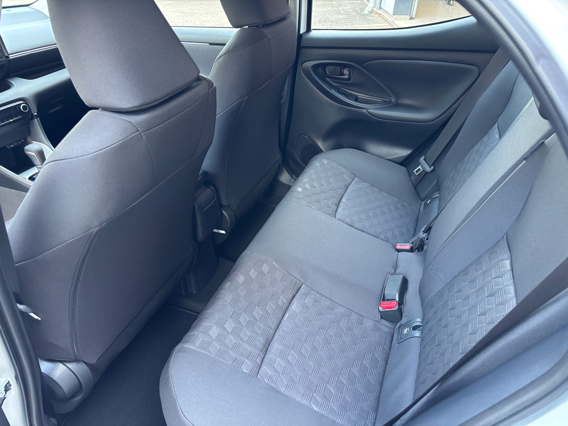 TOYOTA Yaris 1.5 Comfort e-CVT-image-6