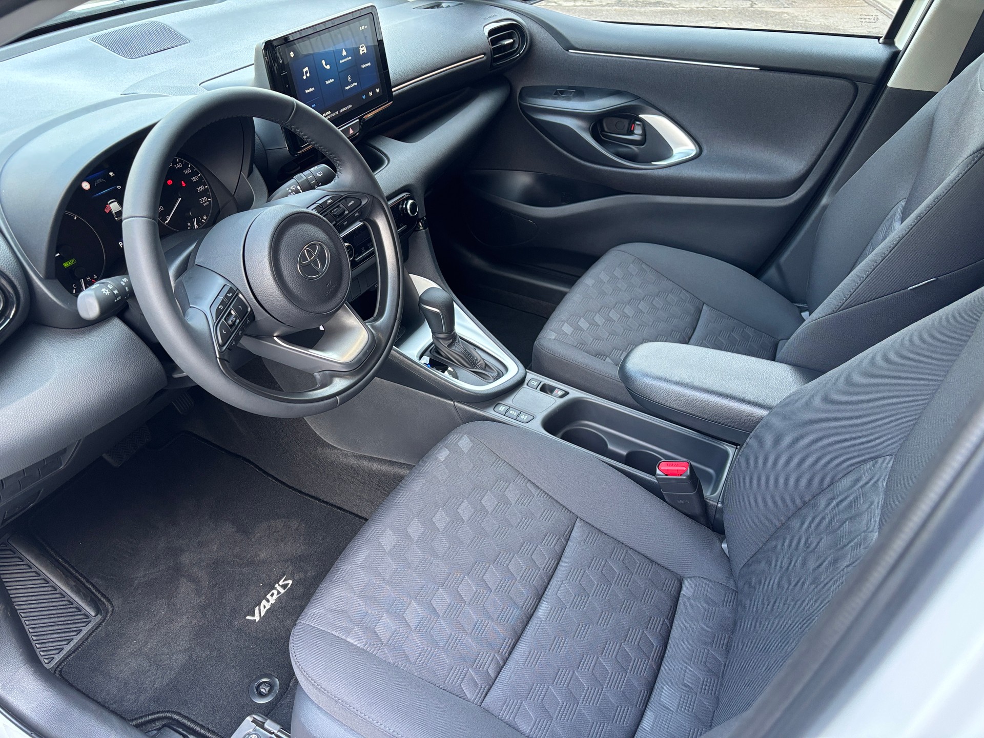 TOYOTA Yaris 1.5 Comfort e-CVT-image-4