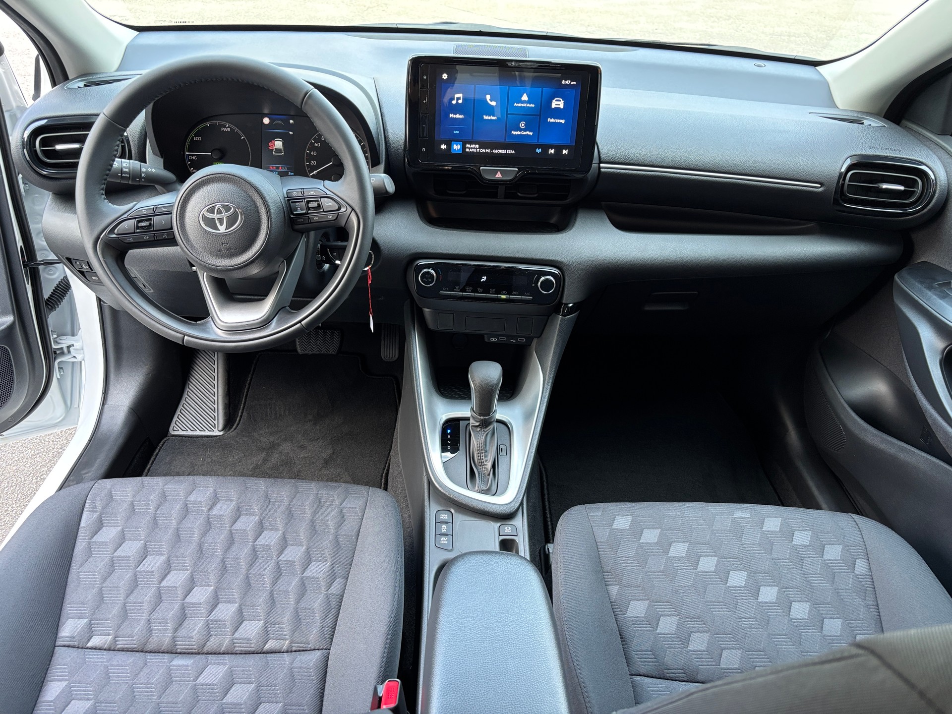 TOYOTA Yaris 1.5 Comfort e-CVT-image-7