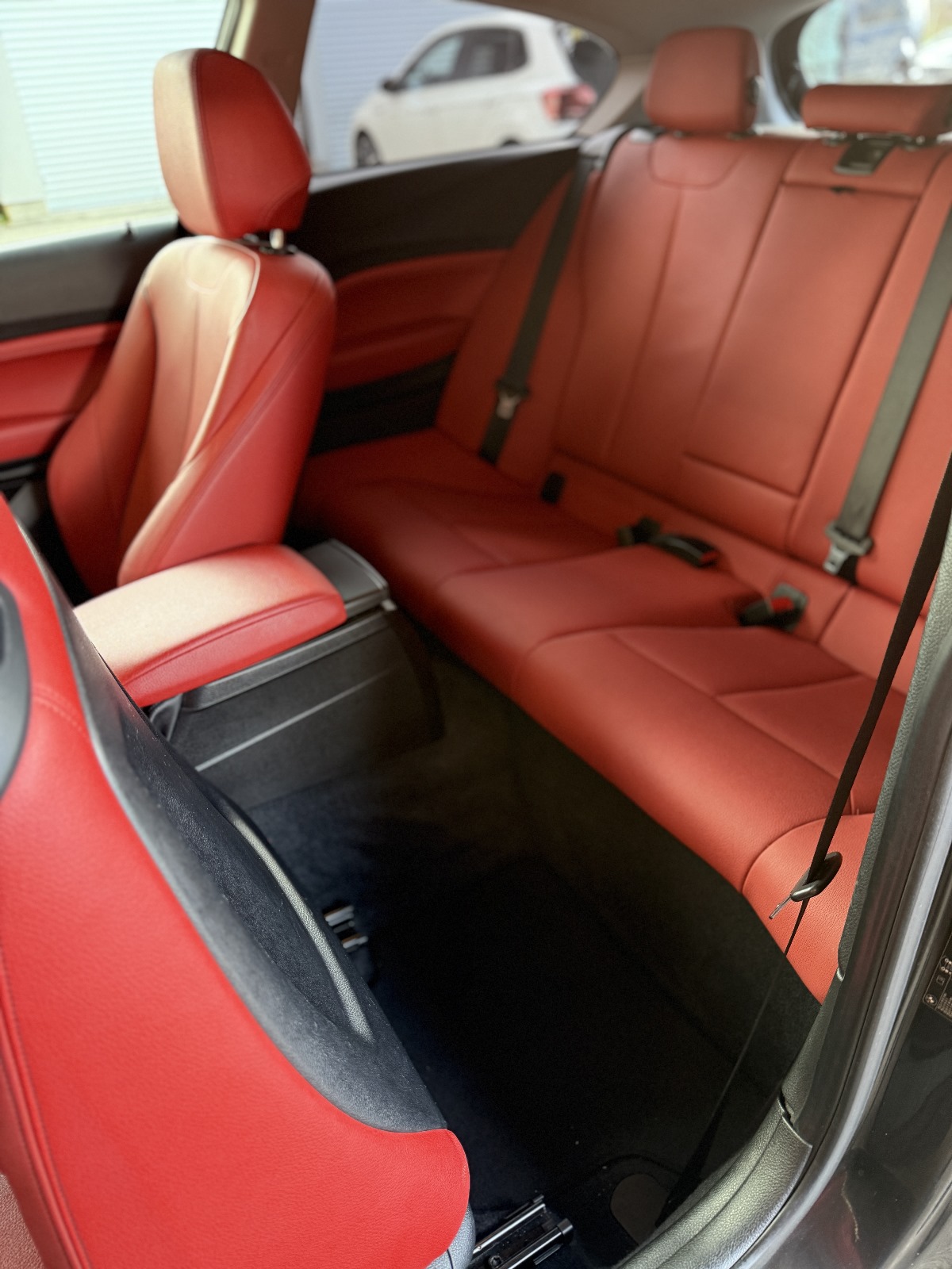 BMW 118i-image-7