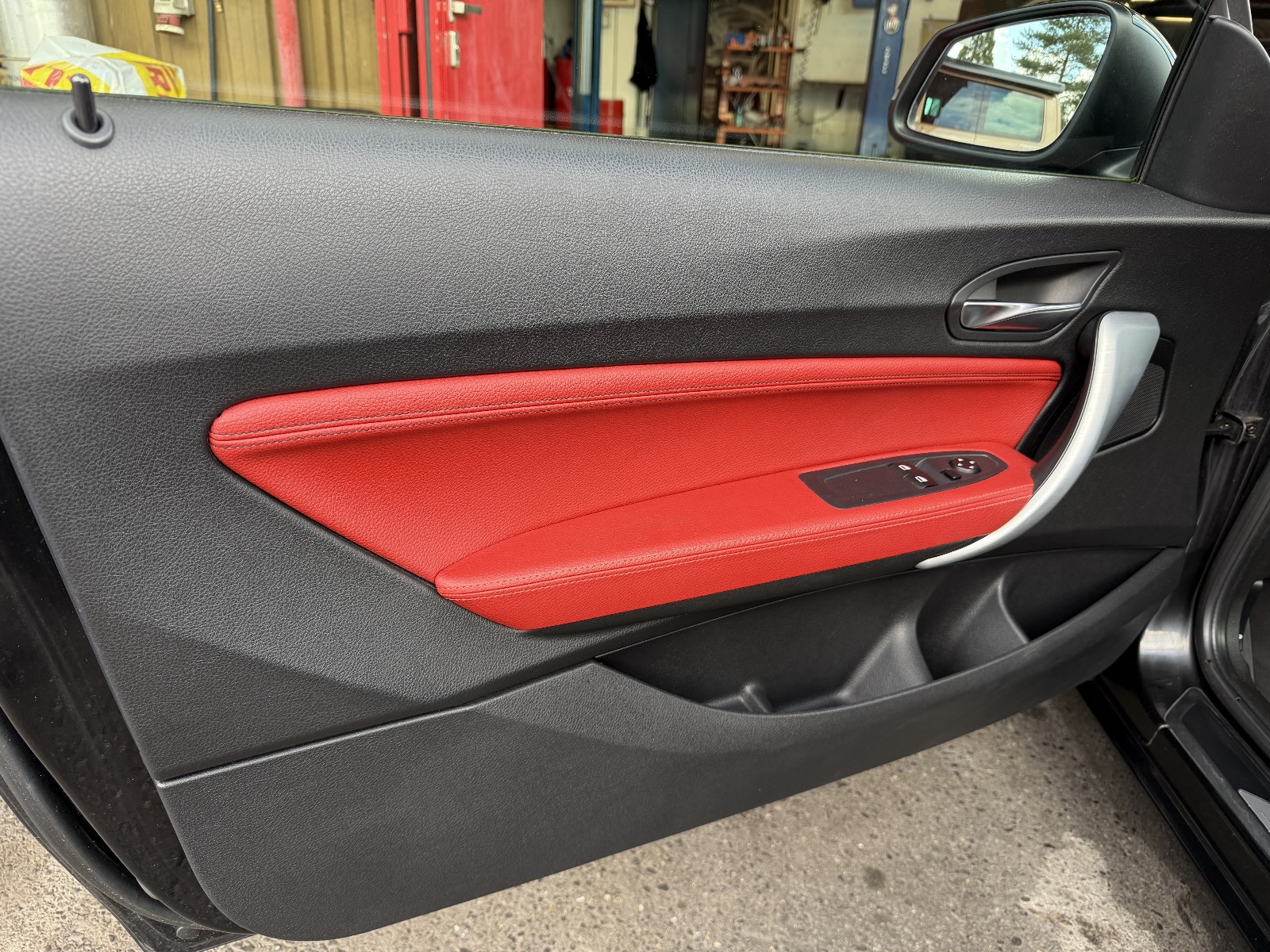BMW 118i-image-8