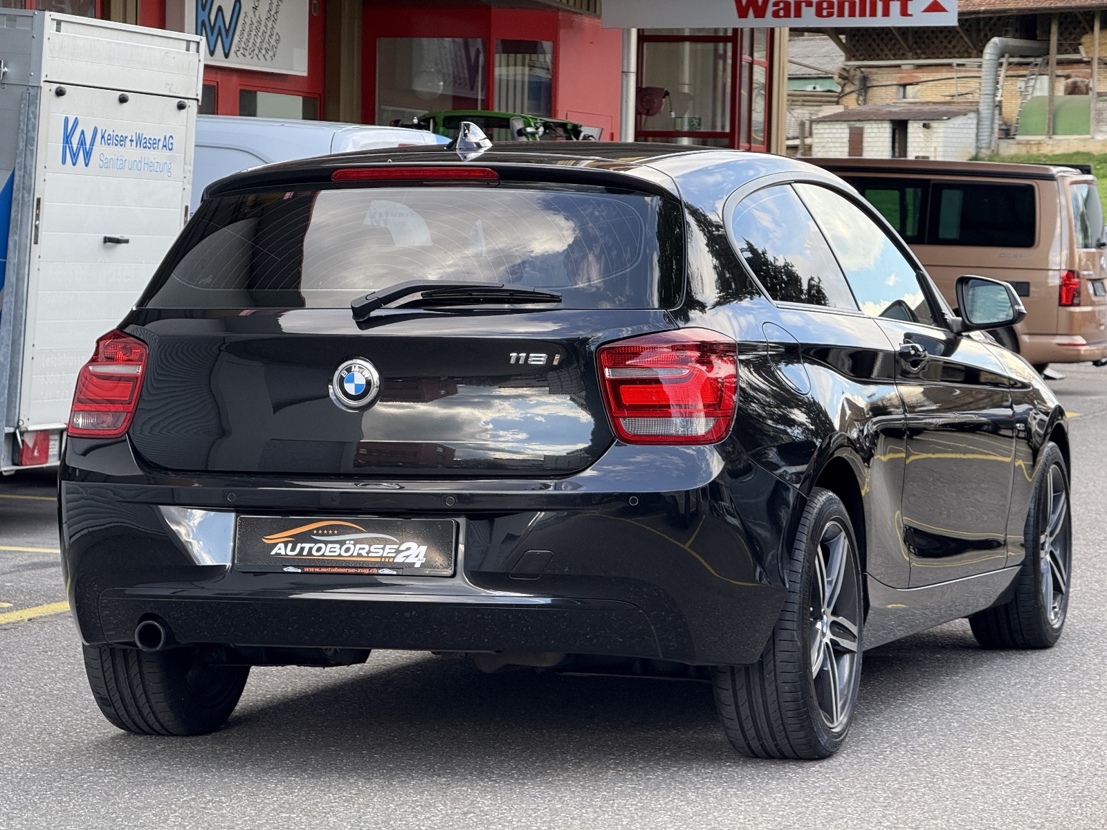 BMW 118i-image-4