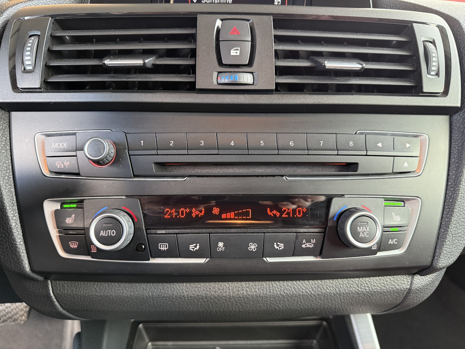 BMW 118i-image-12