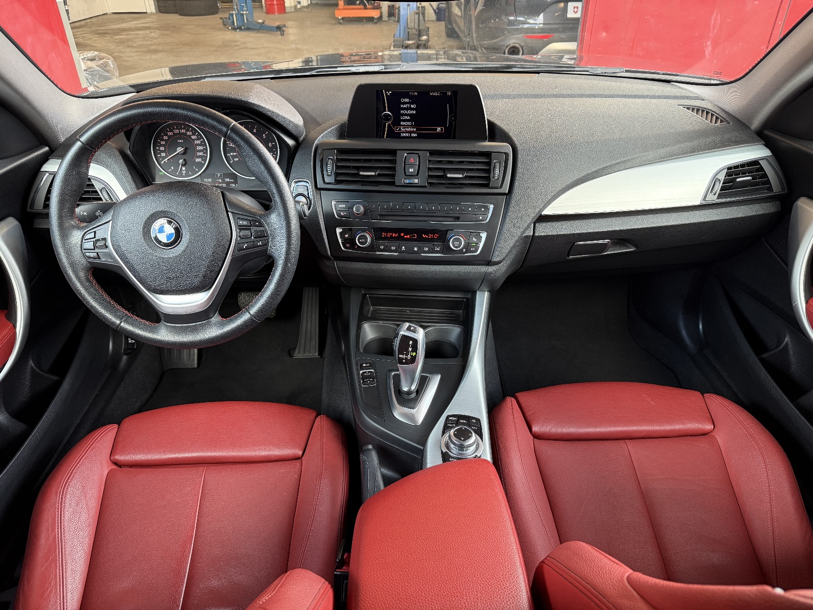 BMW 118i-image-9