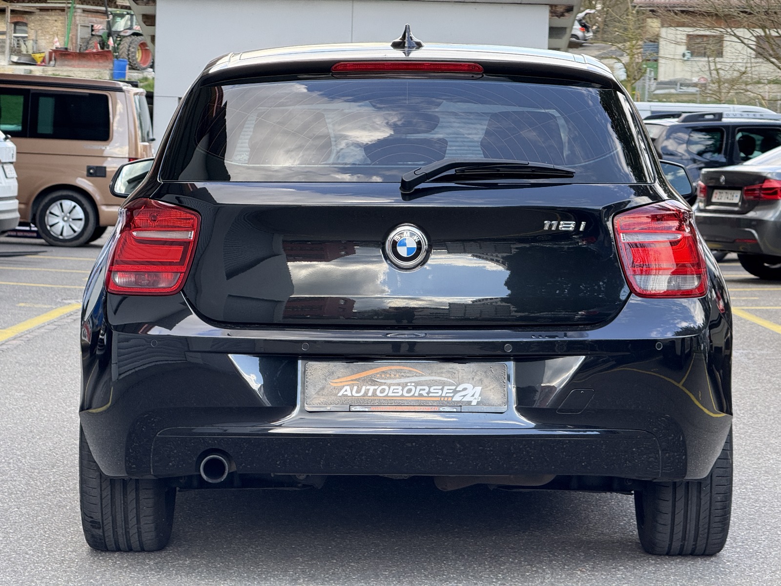 BMW 118i-image-5