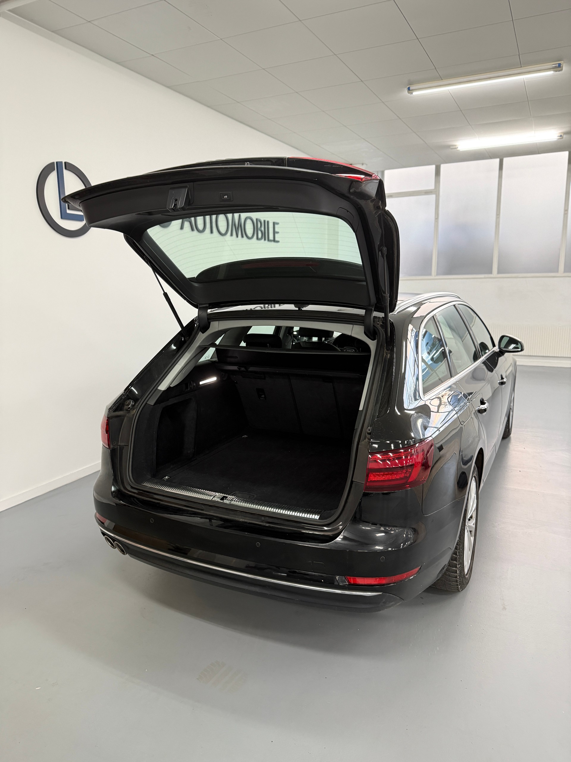AUDI A4 Avant 2.0 TDI quattro S-tronic-image-8