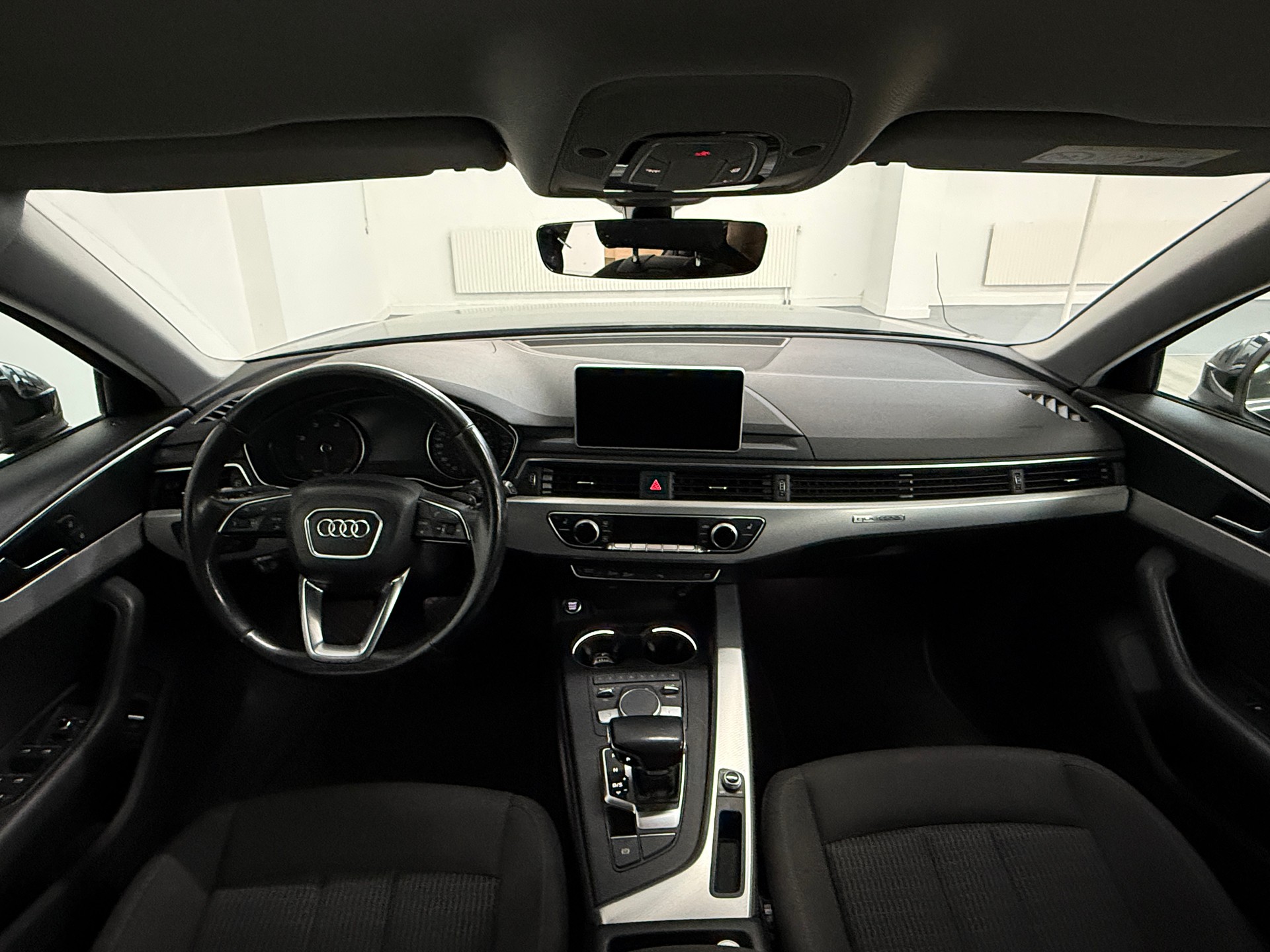 AUDI A4 Avant 2.0 TDI quattro S-tronic-showroom-element-3