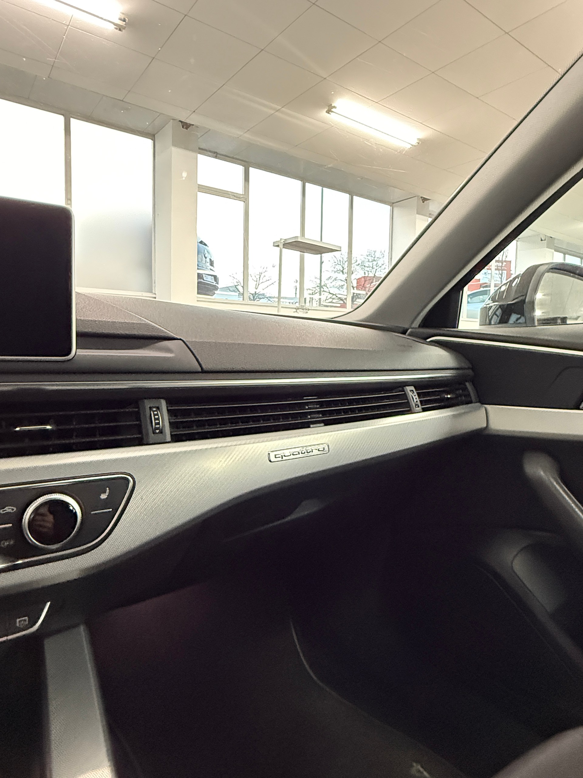 AUDI A4 Avant 2.0 TDI quattro S-tronic-image-7