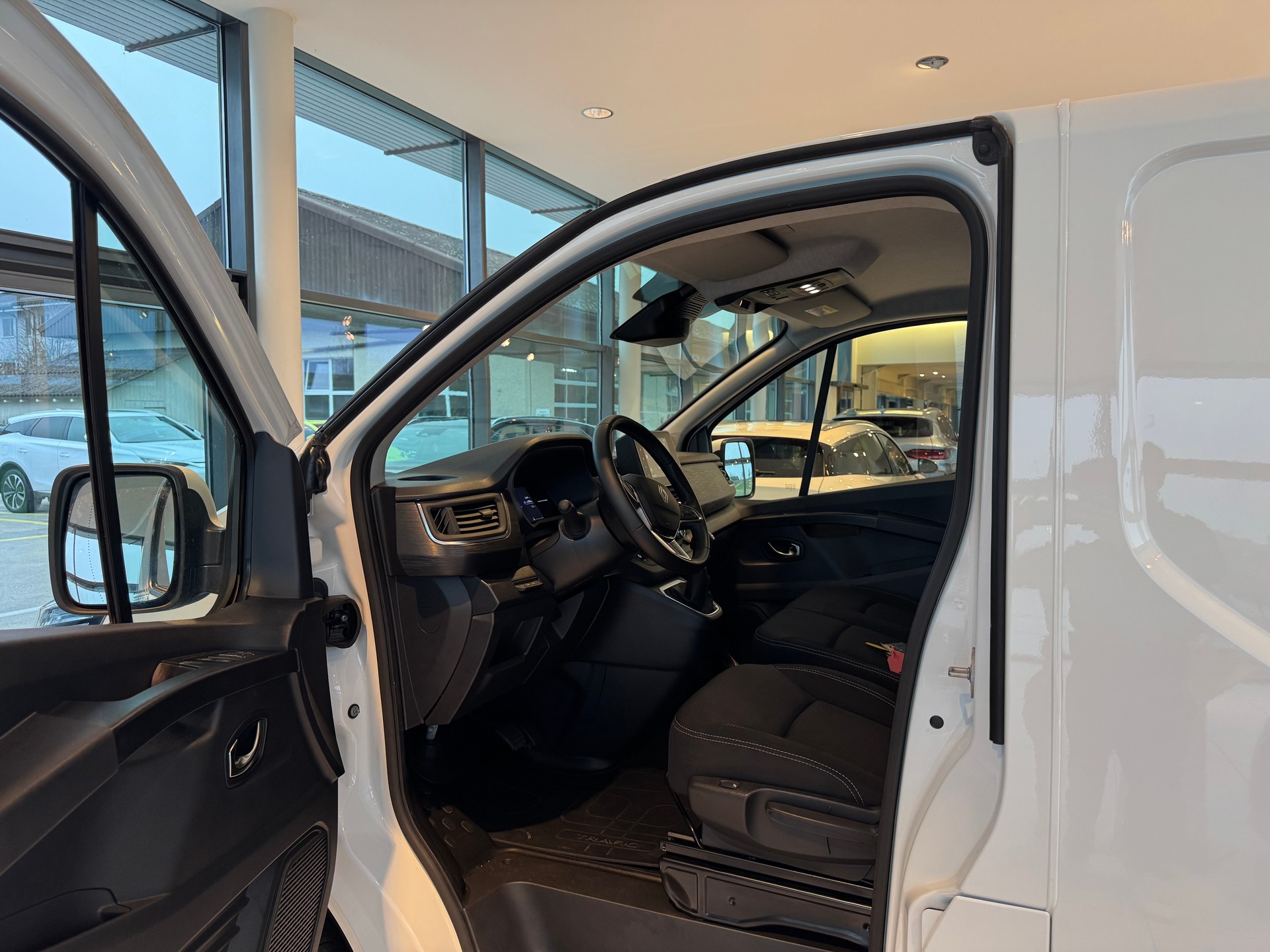 RENAULT Trafic 150 2.0 Adv.L2A NORDIC LINE-image-10