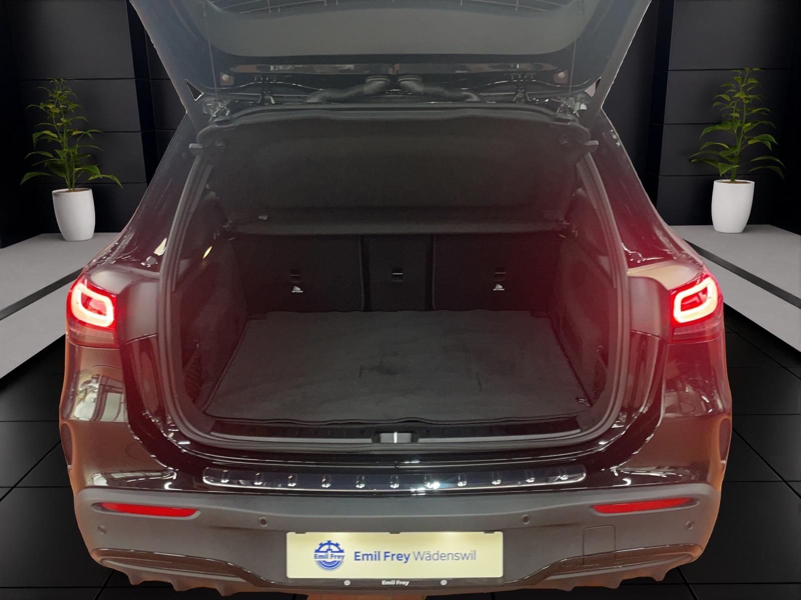 MERCEDES-BENZ EQA 300 4MATIC AMG Line-image-8