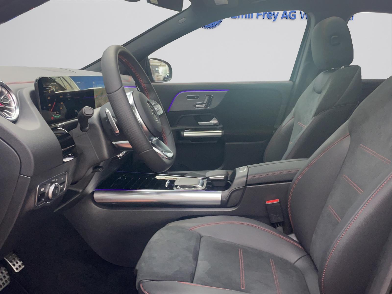 MERCEDES-BENZ EQA 300 4MATIC AMG Line-image-4