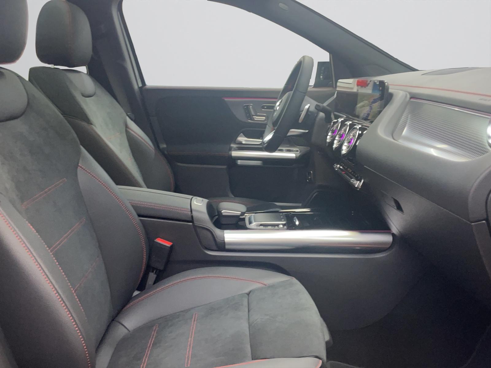 MERCEDES-BENZ EQA 300 4MATIC AMG Line-image-6
