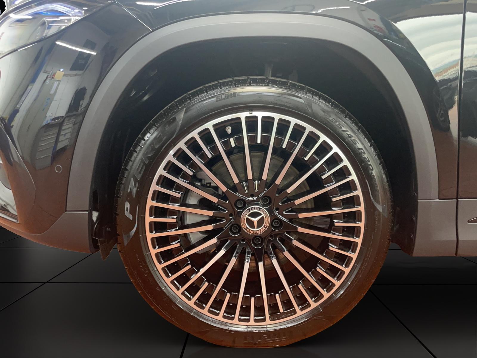 MERCEDES-BENZ EQA 300 4MATIC AMG Line-image-9