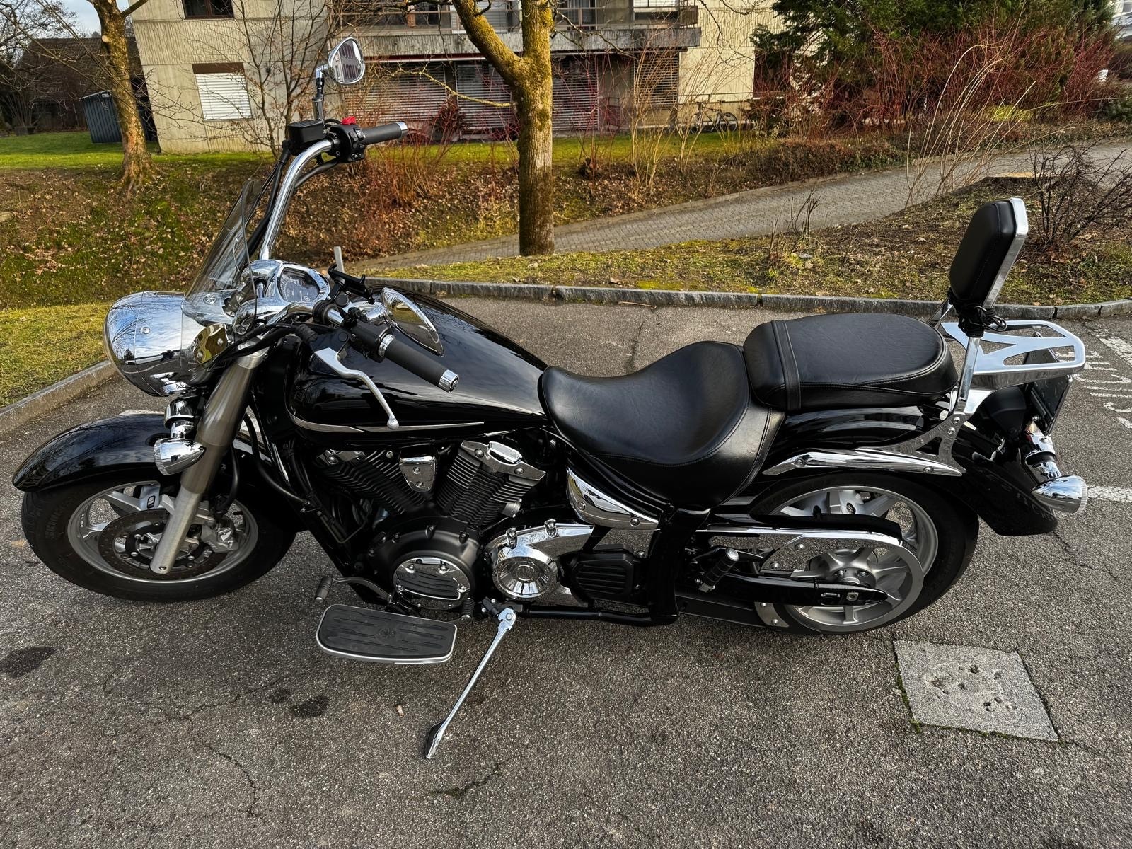 YAMAHA XVS 1300 A Midnight Star-image-4