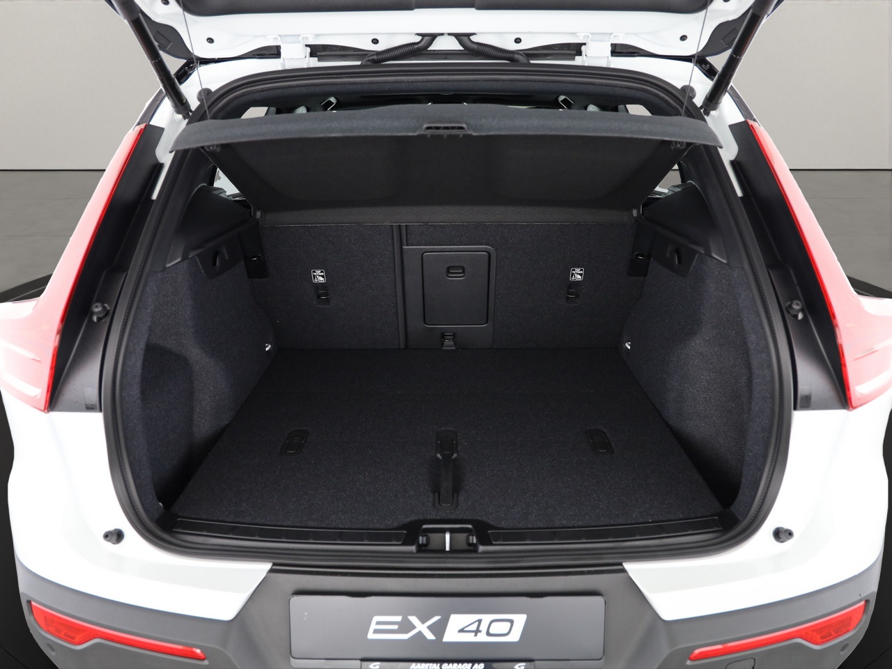 VOLVO EX40 Twin Ultra AWD-showroom-element-3