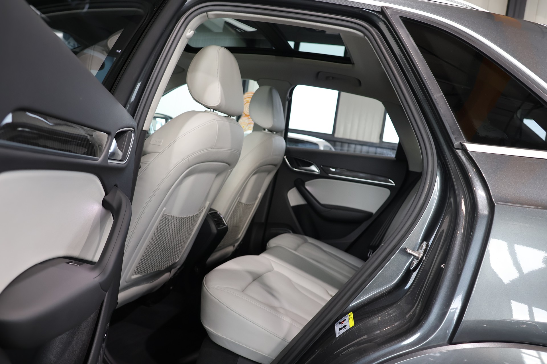 AUDI RS Q3 2.5 TFSI quattro S-tronic-image-14
