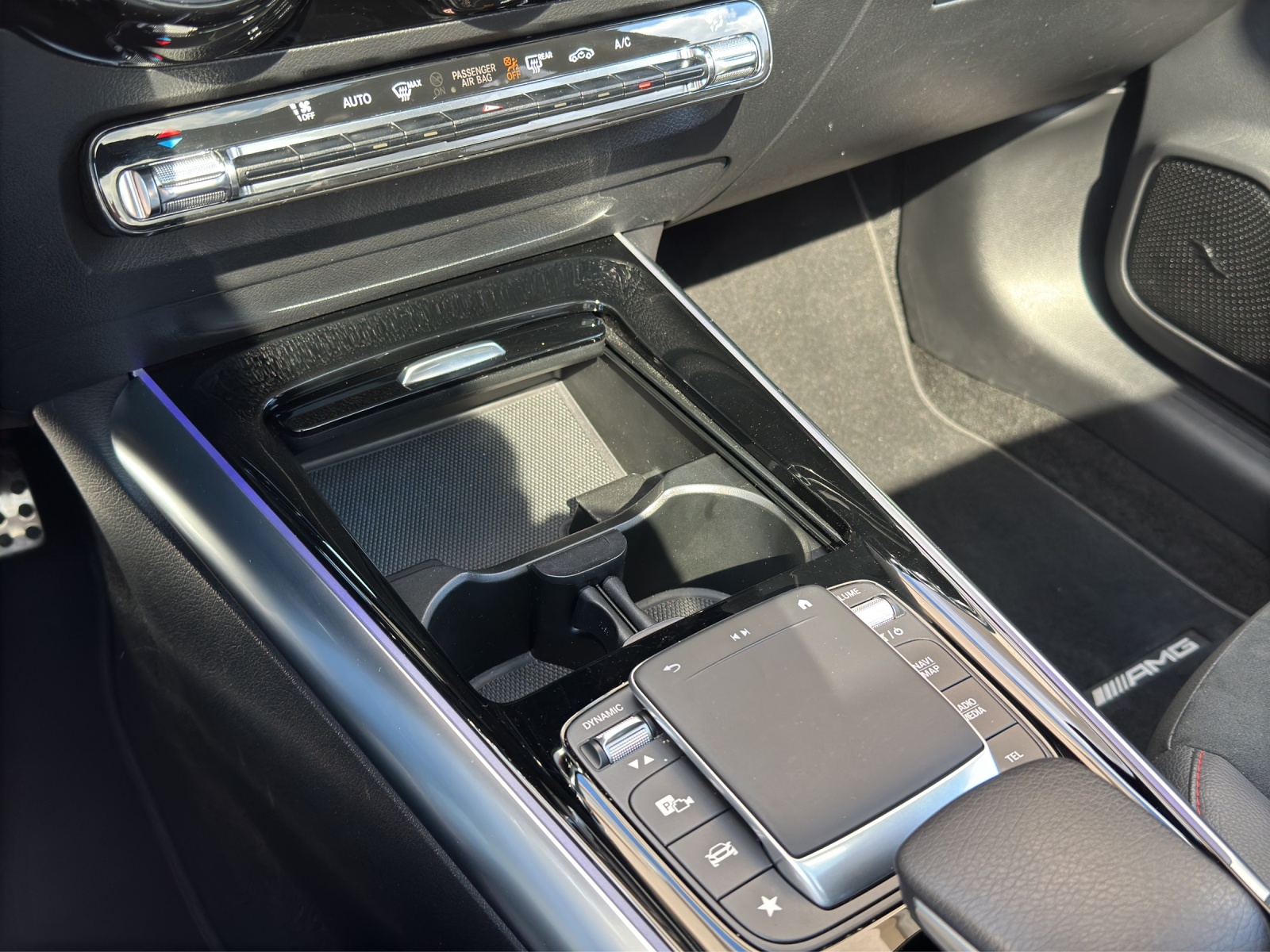 MERCEDES-BENZ GLA 250 4Matic AMG Line 8G-DCT-image-9