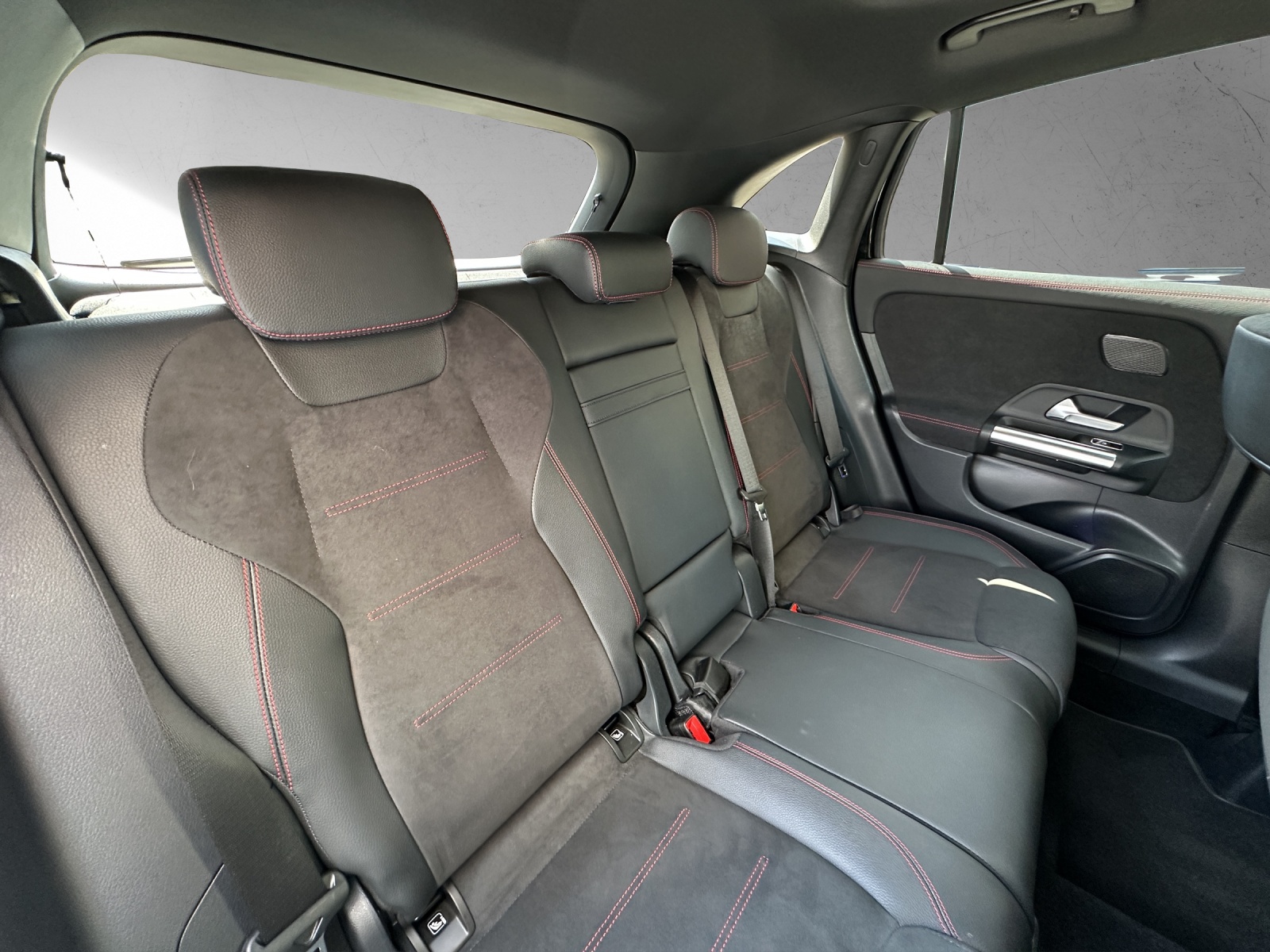MERCEDES-BENZ GLA 250 4Matic AMG Line 8G-DCT-image-13