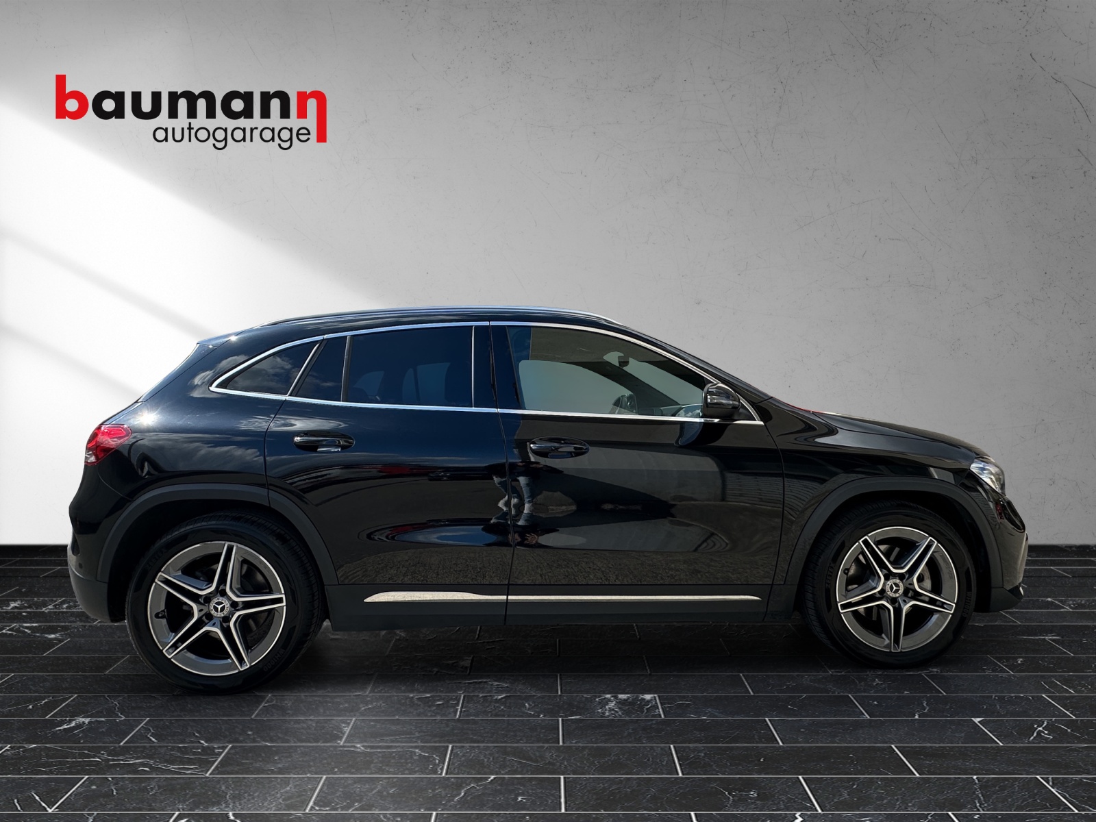 MERCEDES-BENZ GLA 250 4Matic AMG Line 8G-DCT-image-4