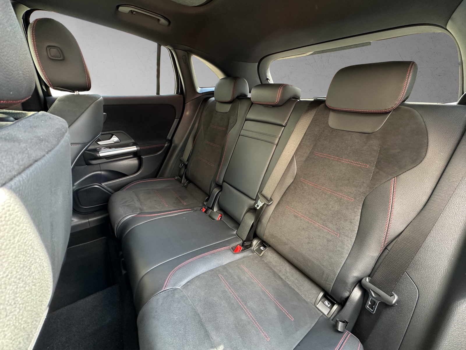 MERCEDES-BENZ GLA 250 4Matic AMG Line 8G-DCT-image-12