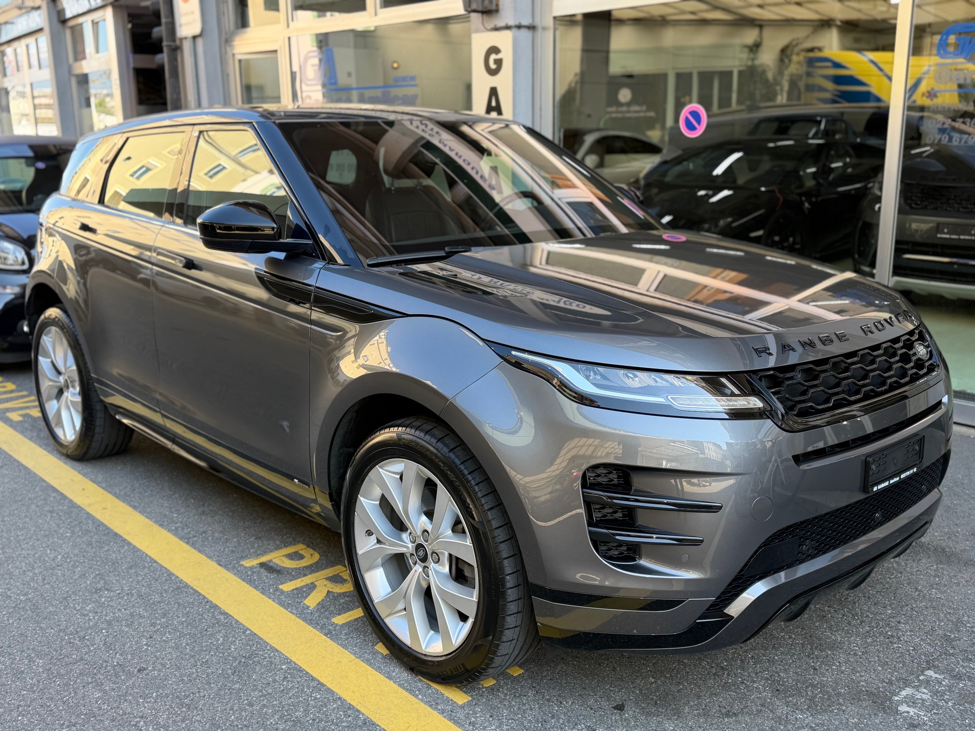 LAND ROVER Range Rover Evoque R-Dynamic D 240 SE AT9-image-1