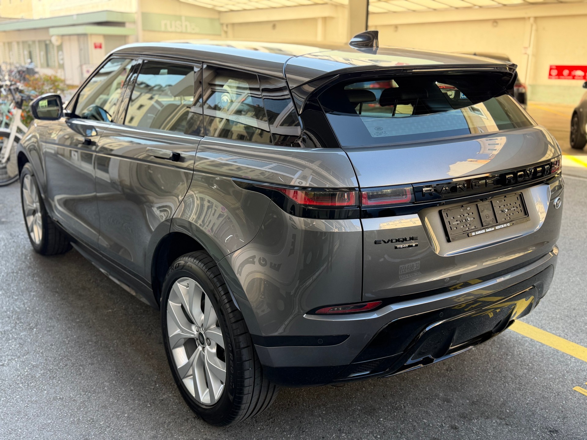LAND ROVER Range Rover Evoque R-Dynamic D 240 SE AT9-image-3
